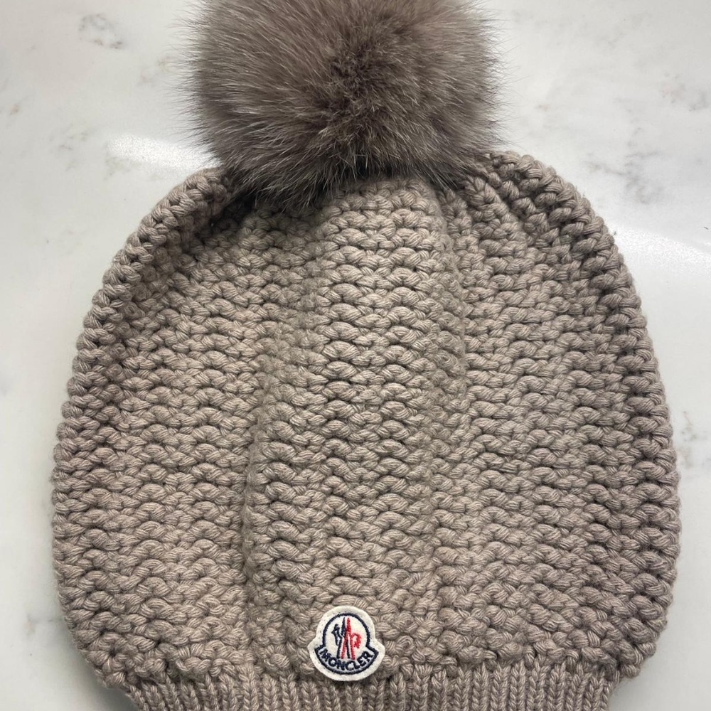 Moncler hat